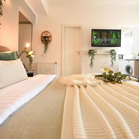 Read All About It - Stylish Central Studio Bukarest Eksteriør billede