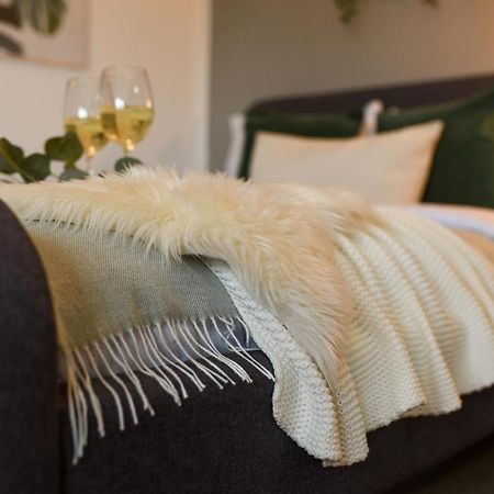 Read All About It - Stylish Central Studio Bukarest Eksteriør billede