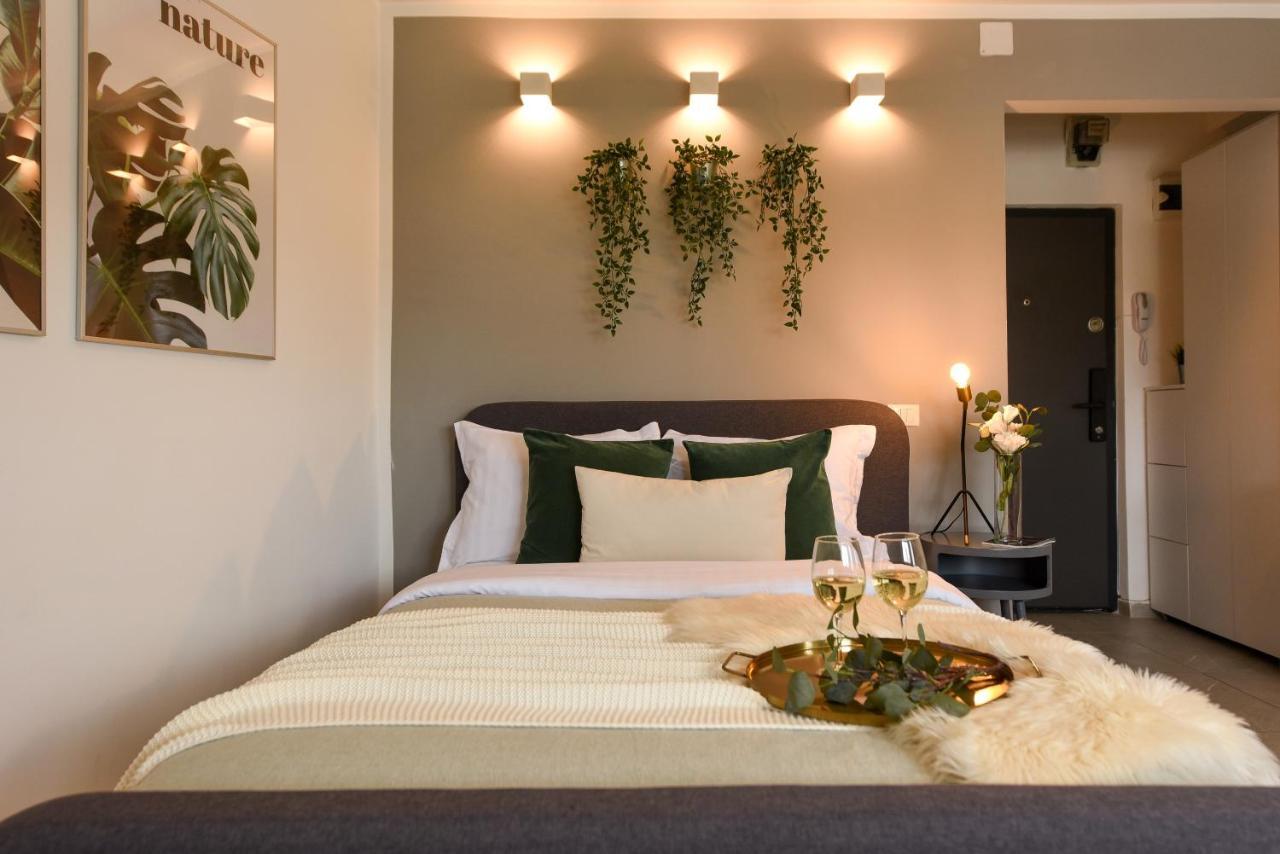 Read All About It - Stylish Central Studio Bukarest Eksteriør billede