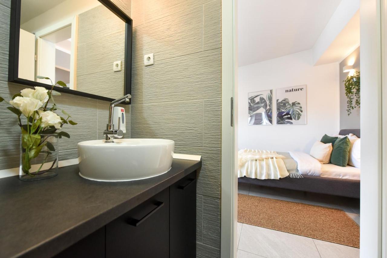 Read All About It - Stylish Central Studio Bukarest Eksteriør billede