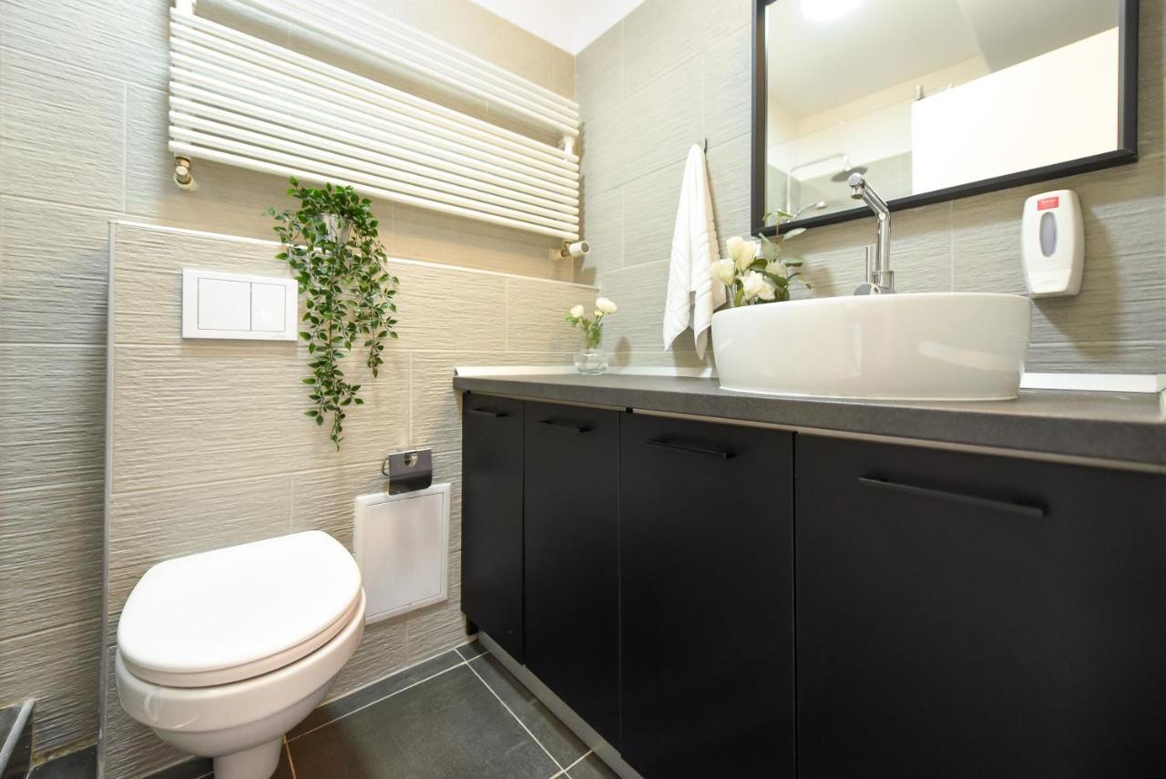 Read All About It - Stylish Central Studio Bukarest Eksteriør billede