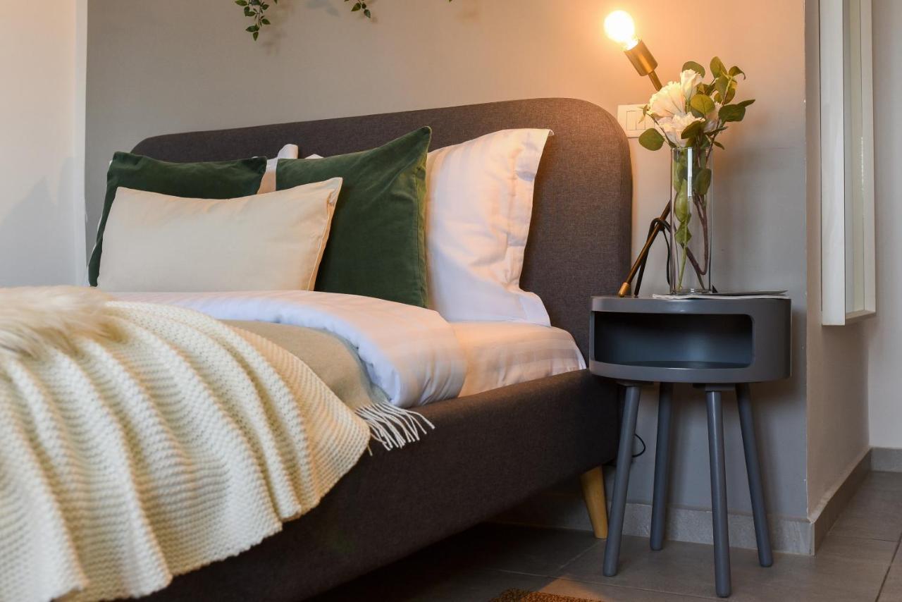Read All About It - Stylish Central Studio Bukarest Eksteriør billede