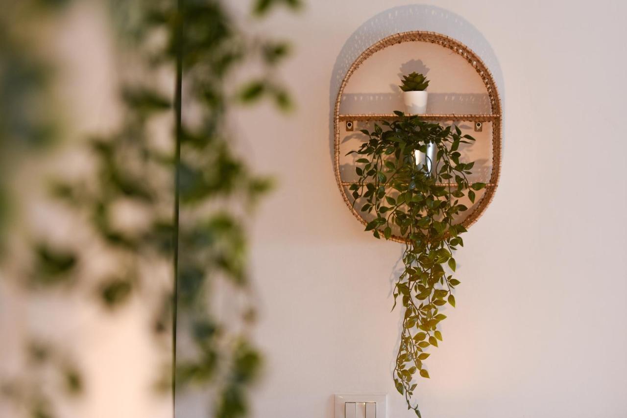 Read All About It - Stylish Central Studio Bukarest Eksteriør billede
