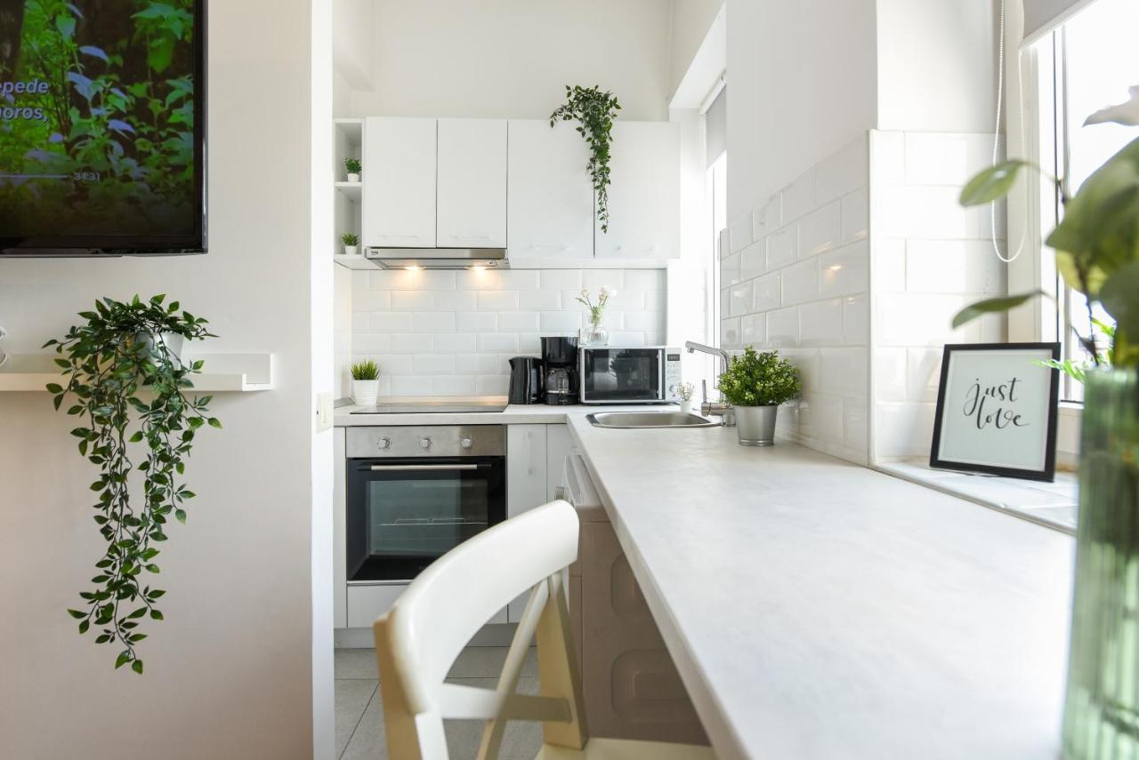 Read All About It - Stylish Central Studio Bukarest Eksteriør billede