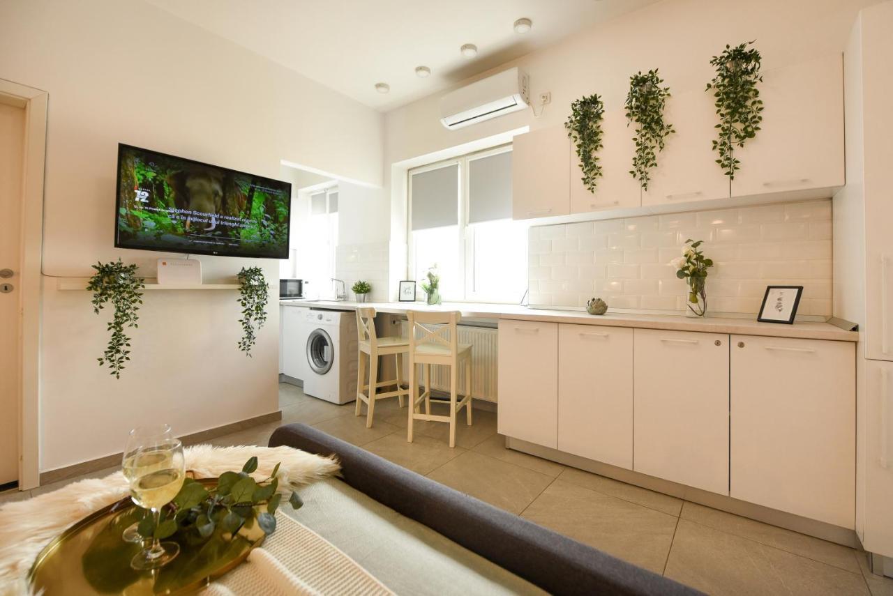Read All About It - Stylish Central Studio Bukarest Eksteriør billede