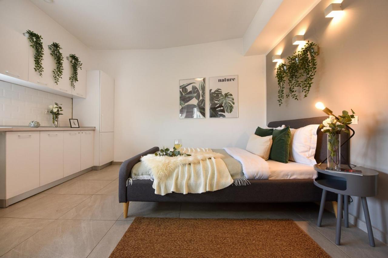 Read All About It - Stylish Central Studio Bukarest Eksteriør billede