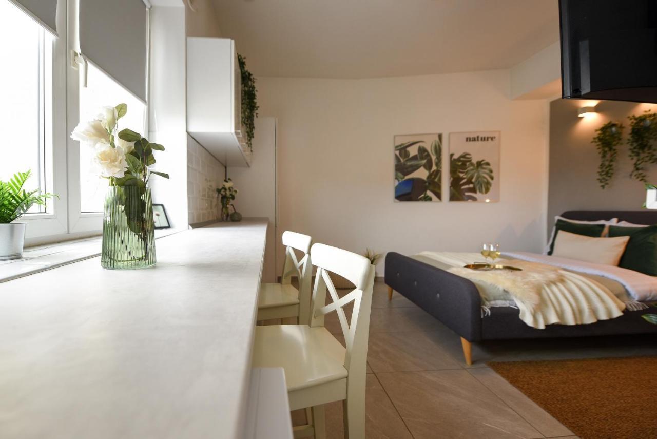 Read All About It - Stylish Central Studio Bukarest Eksteriør billede
