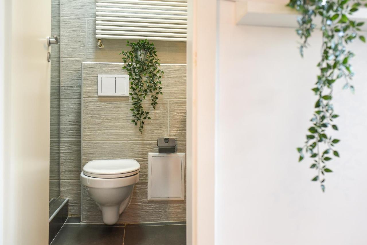 Read All About It - Stylish Central Studio Bukarest Eksteriør billede