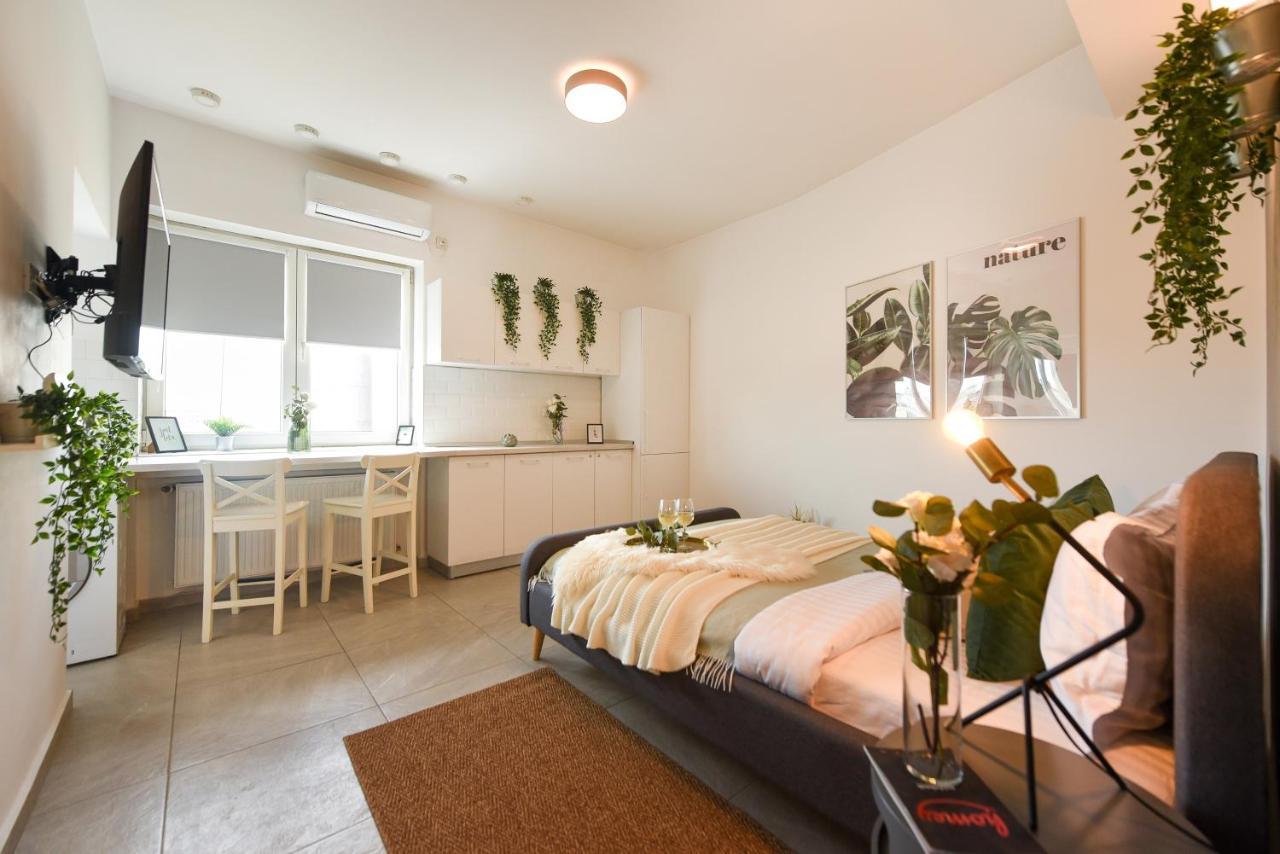 Read All About It - Stylish Central Studio Bukarest Eksteriør billede